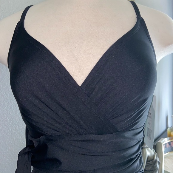 Penbrooke sleek women’s swimwear - Picture 14 of 16